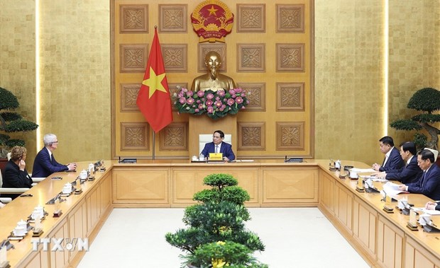 越南政府总理范明政会见美国苹果公司首席执行官蒂姆·库克 hinh anh 2