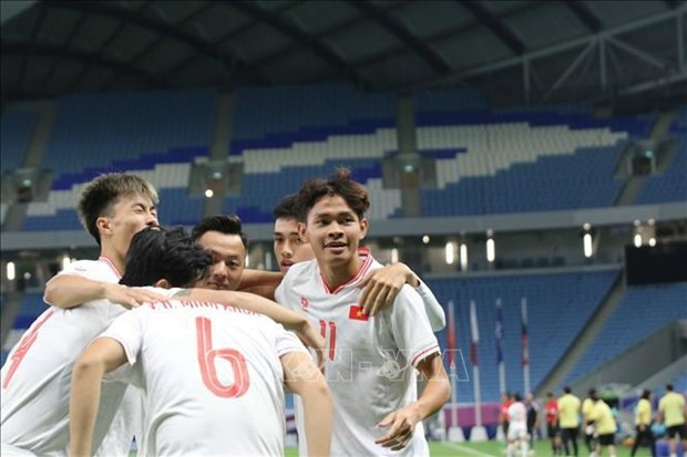 2024年U23亚洲杯小组赛：越南首战获胜，领先D组 hinh anh 1