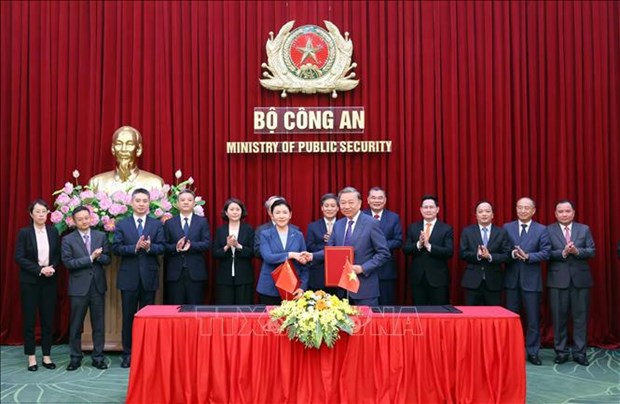 加强越南公安部与中国司法部的合作 hinh anh 1