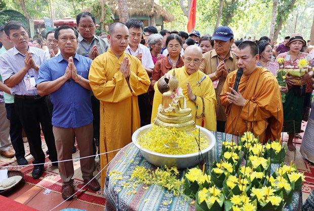 得乐省居民欢乐同心共度老挝传统新年 hinh anh 2