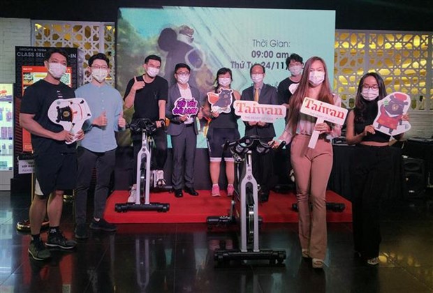 通过虚拟现实眼镜体验骑车游中国台湾 hinh anh 2